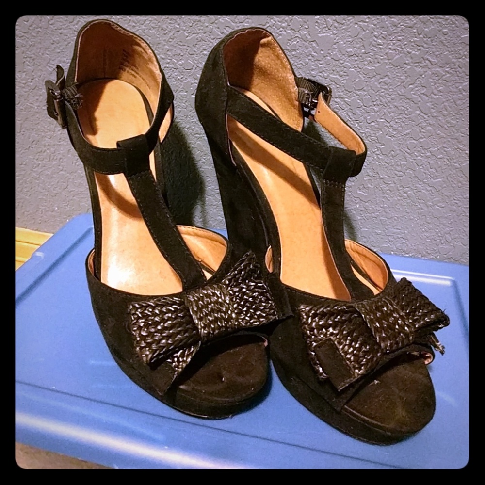Black wedge sandals